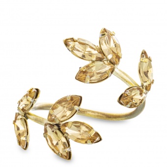 efa242f578787c2cc11037b00b0bd7f9-middle